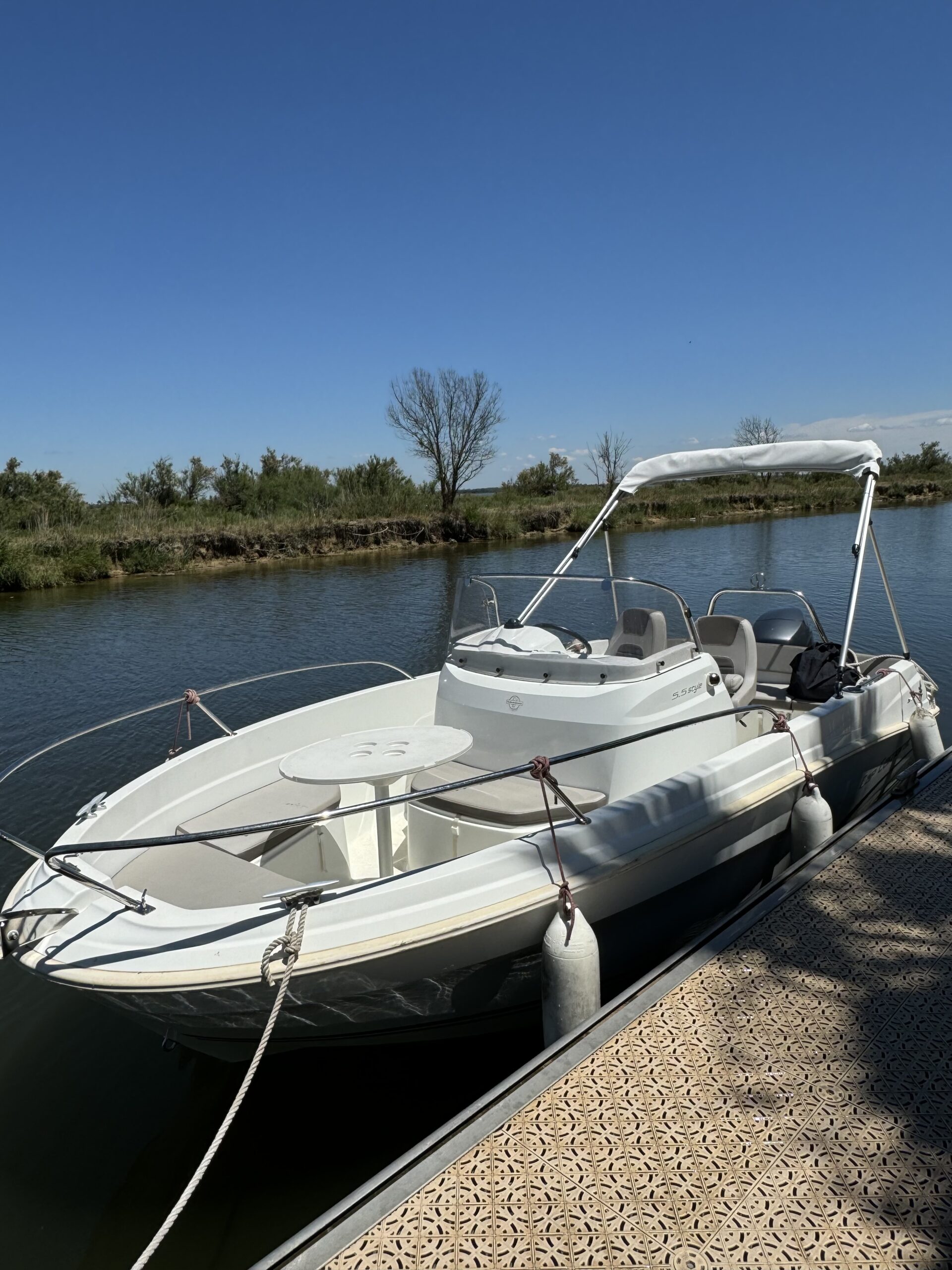 JEANNEAU CAP CAMARAT 5.5 – Yamaha 100 cv – Entretien suivi – Très bon état