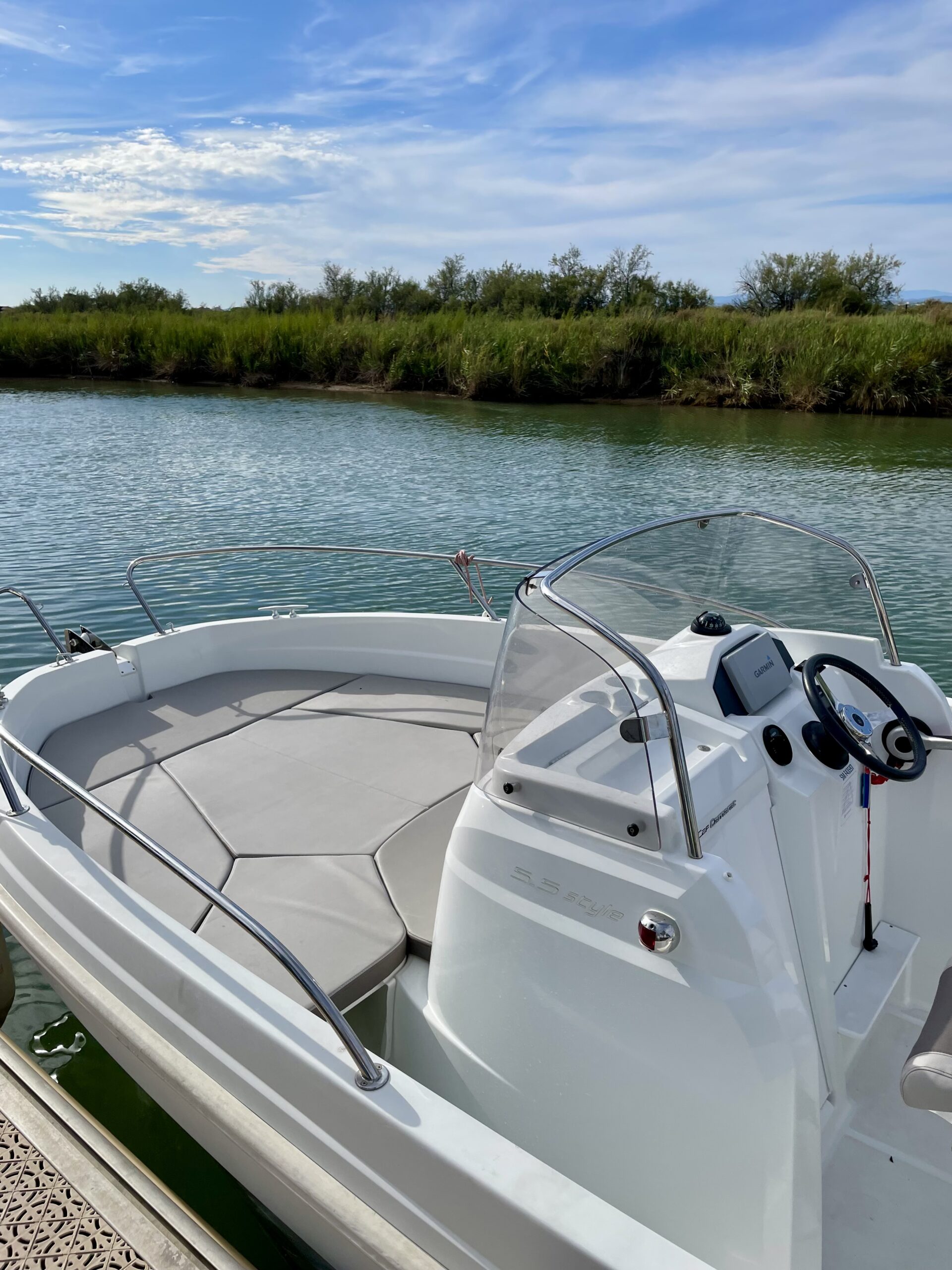 JEANNEAU CAP CAMARAT 5.5 – Yamaha 100 cv – Entretien suivi – Très bon état – Image 2